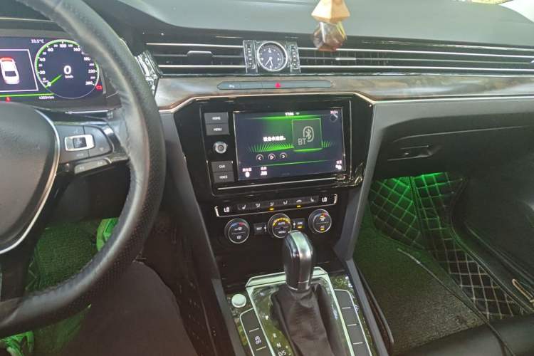 Used Volkswagen Magotan 2019 330TSI DSG Luxury Version China VI Standard Audio And AC Panel