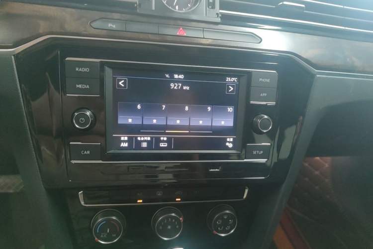 Used Volkswagen Magotan 2019 330TSI DSG Leading Model China VI Standard Audio And AC Panel