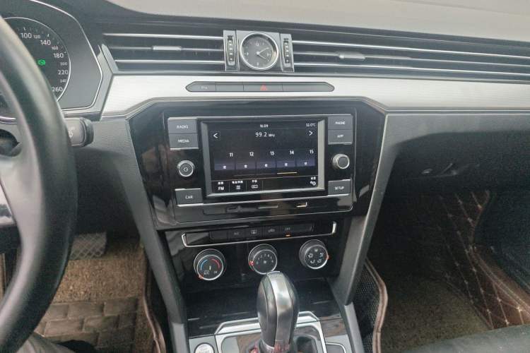 Used Volkswagen Magotan 2019 330TSI DSG Leading Edition China V Standard Audio And AC Panel