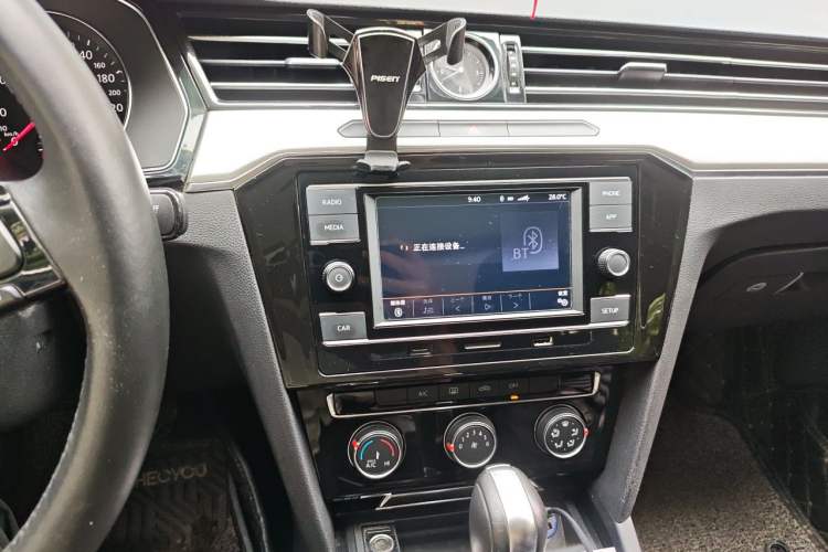 Used Volkswagen Magotan 2019 330TSI DSG Leading Model China VI Standard Audio And AC Panel