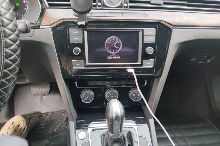 Used Volkswagen Magotan 2019 330TSI DSG Leading Model China VI Standard Audio And AC Panel