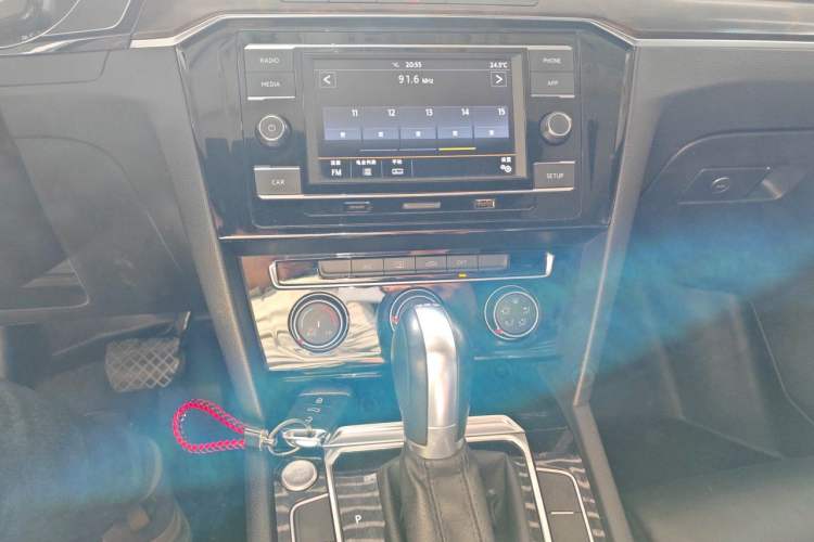 Used Volkswagen Magotan 2019 330TSI DSG Leading Model China VI Standard Audio And AC Panel