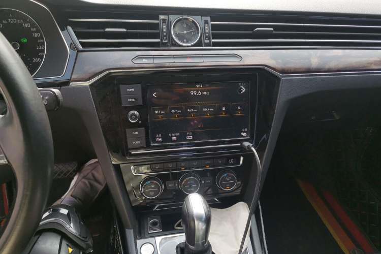 Used Volkswagen Magotan 2019 330TSI DSG Luxury Version China VI Standard Audio And AC Panel