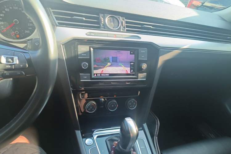 Used Volkswagen Magotan 2019 330TSI DSG Leading Edition China V Standard Audio And AC Panel