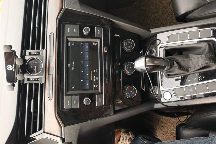 Used Volkswagen Magotan 2019 330TSI DSG Leading Model China VI Standard Audio And AC Panel