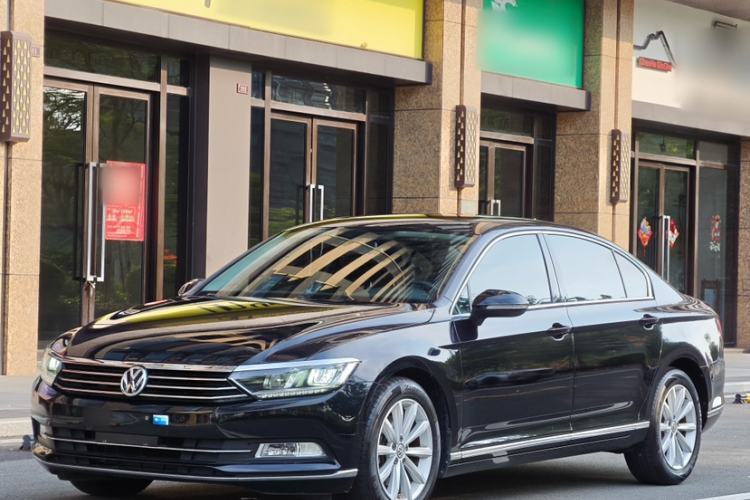 Used Volkswagen Magotan 2019 330TSI DSG Leading Model China VI Standard Guazi used car, China used car export, Used car for sale, Used  cars, Cheapest cars for sale