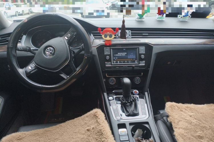 Used Volkswagen Magotan 2019 330TSI DSG Leading Model China VI Standard Center Console