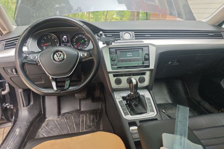 Used Volkswagen Magotan 2019 280TSI DSG Comfort Model China VI Standard Center Console