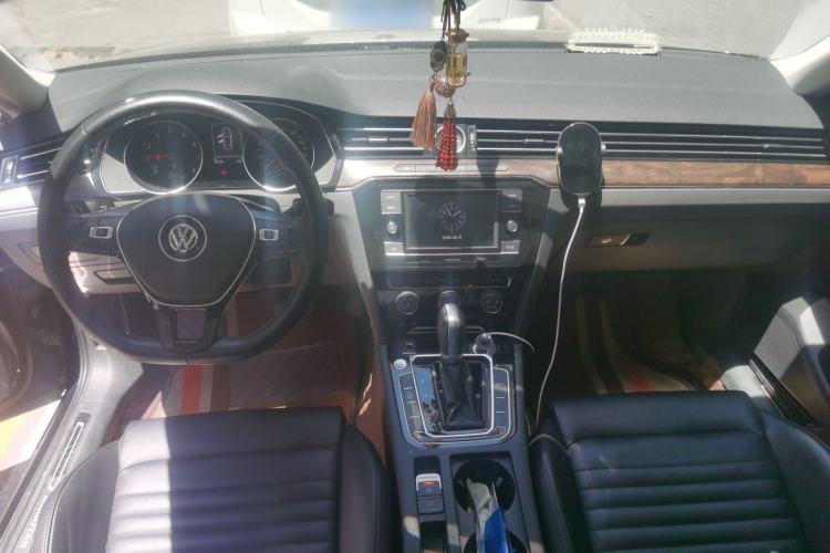 Used Volkswagen Magotan 2019 330TSI DSG Leading Model China VI Standard Center Console