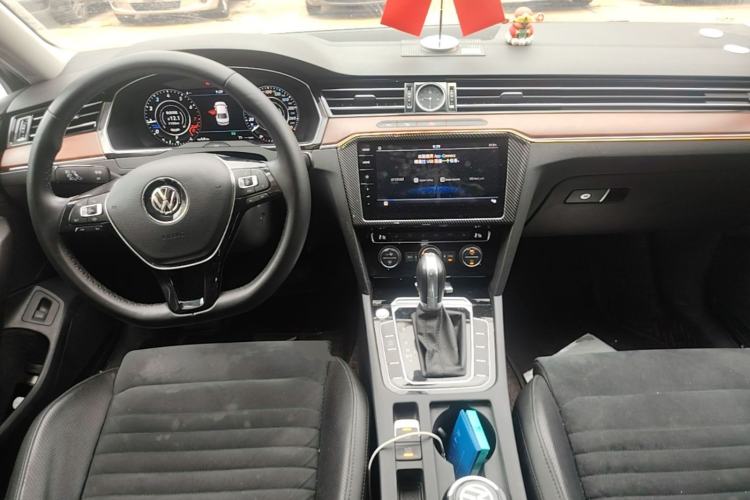 Used Volkswagen Magotan 2019 380TSI DSG Prestige Model China V Standard Center Console