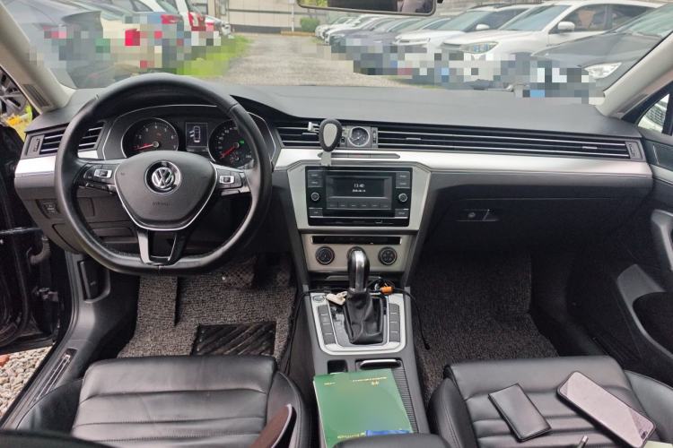Used Volkswagen Magotan 2019 280TSI DSG Comfort Model China VI Standard Center Console