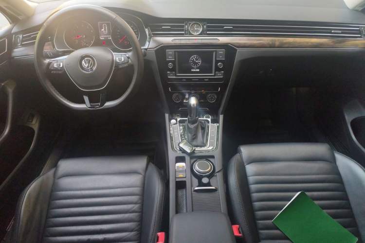 Used Volkswagen Magotan 2019 330TSI DSG Leading Model China VI Standard Center Console