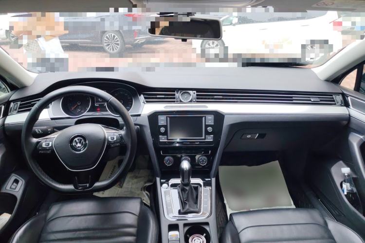 Used Volkswagen Magotan 2019 330TSI DSG Leading Model China VI Standard Center Console