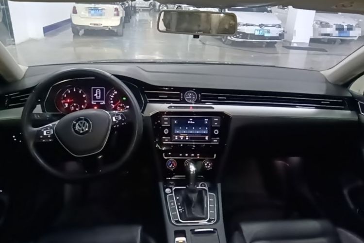 Used Volkswagen Magotan 2019 330TSI DSG Leading Edition China V Standard Center Console