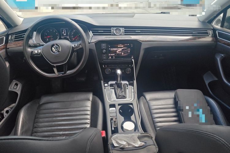 Used Volkswagen Magotan 2019 330TSI DSG Luxury Version China VI Standard Center Console