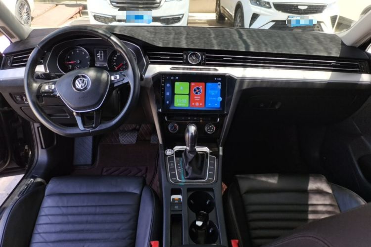 Used Volkswagen Magotan 2019 330TSI DSG Leading Edition China V Standard Center Console