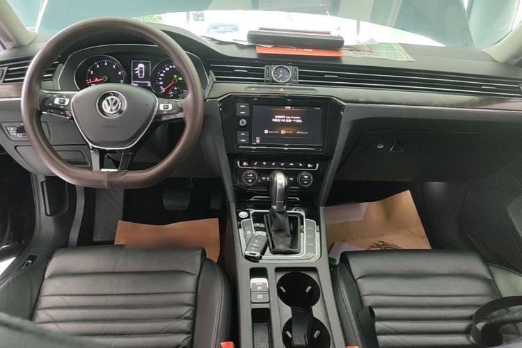 Used Volkswagen Magotan 2019 330TSI DSG Luxury Model China V Standard Center Console