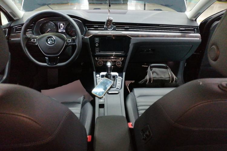 Used Volkswagen Magotan 2019 330TSI DSG Luxury Model China V Standard Center Console
