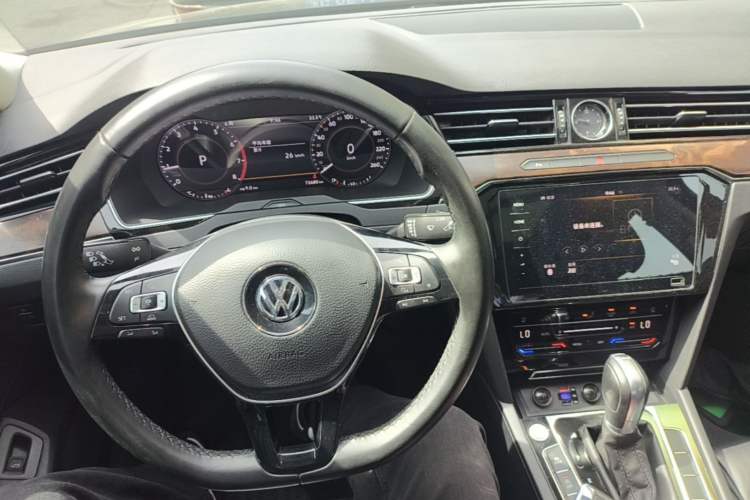 Used Volkswagen Magotan 2019 330TSI DSG Luxury Model China V Standard Center Console