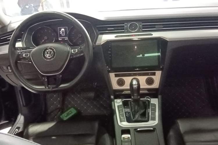 Used Volkswagen Magotan 2019 280TSI DSG Comfort Model China VI Standard Center Console