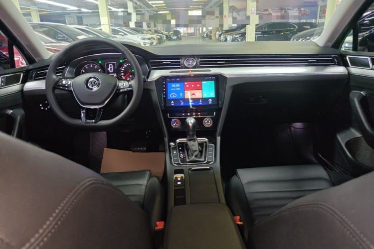 Used Volkswagen Magotan 2019 330TSI DSG Leading Model China VI Standard Center Console