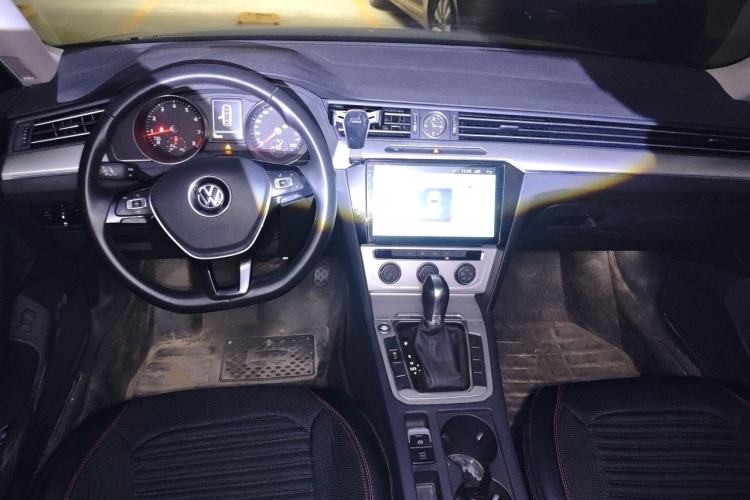 Used Volkswagen Magotan 2019 280TSI DSG Comfort Model China V Standard Center Console