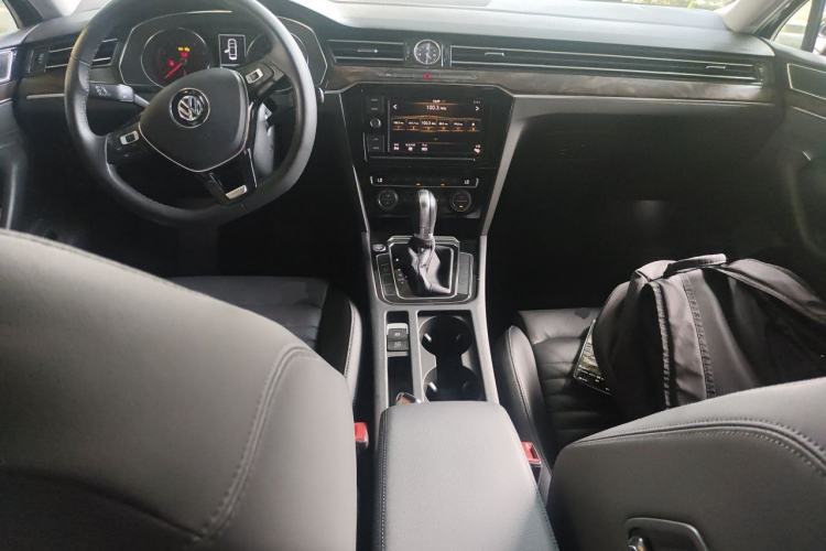 Used Volkswagen Magotan 2019 330TSI DSG Luxury Model China V Standard Center Console