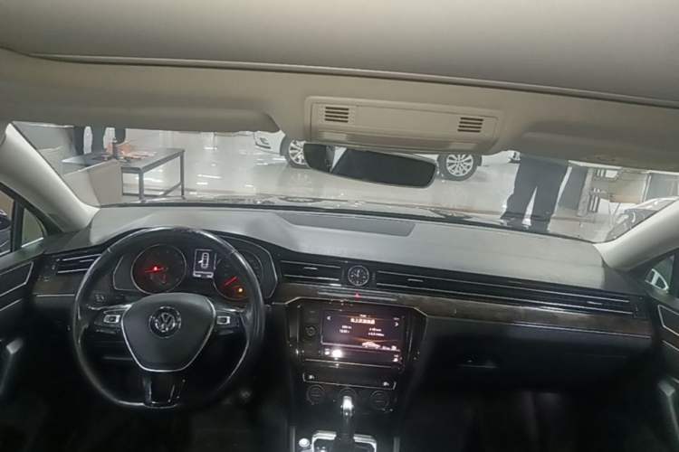 Used Volkswagen Magotan 2019 330TSI DSG Luxury Model China V Standard Center Console