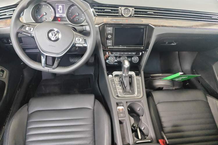 Used Volkswagen Magotan 2019 330TSI DSG Luxury Version China VI Standard Center Console