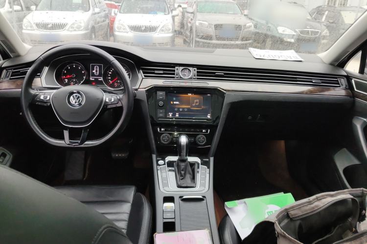 Used Volkswagen Magotan 2019 380TSI DSG Luxury Model China V Standard Center Console