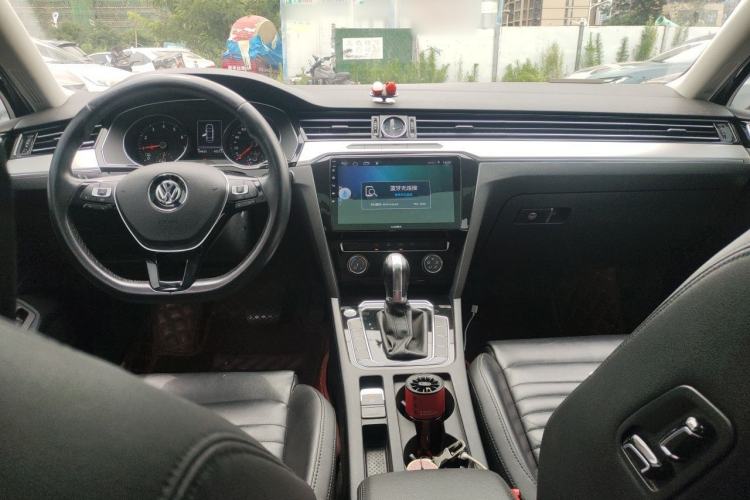 Used Volkswagen Magotan 2019 280TSI DSG Leading Model China V Standard Center Console