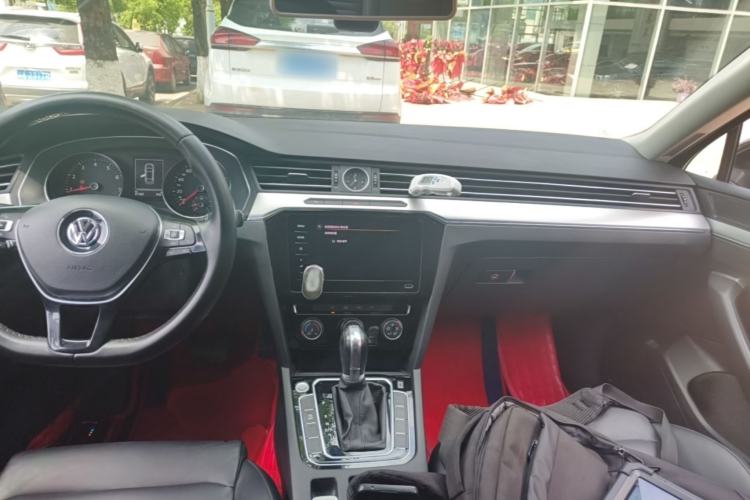 Used Volkswagen Magotan 2019 280TSI DSG Comfort Model China VI Standard Center Console