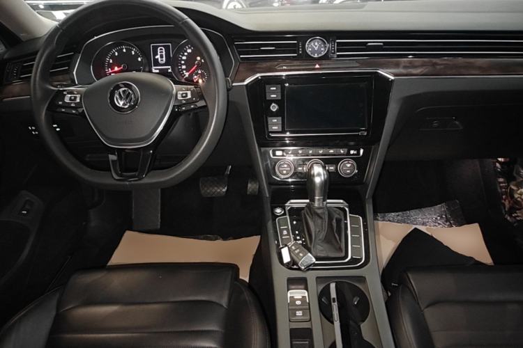 Used Volkswagen Magotan 2019 330TSI DSG Luxury Model China V Standard Center Console