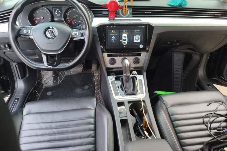 Used Volkswagen Magotan 2019 280TSI DSG Comfort Model China V Standard Center Console