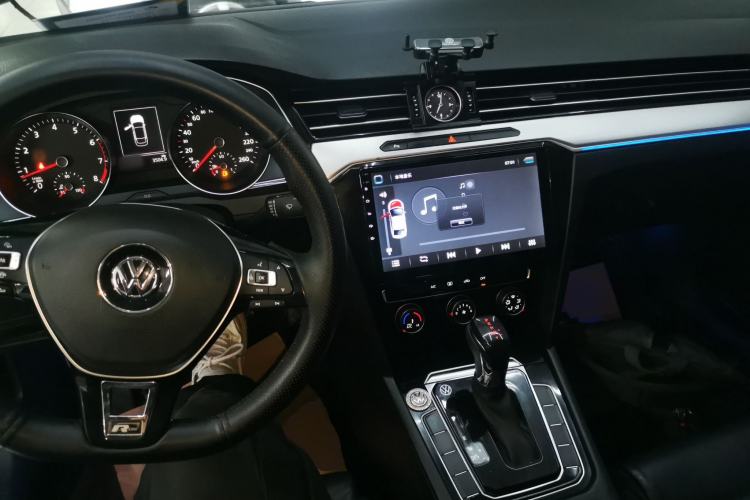 Used Volkswagen Magotan 2019 280TSI DSG Leading Model China V Standard Center Console