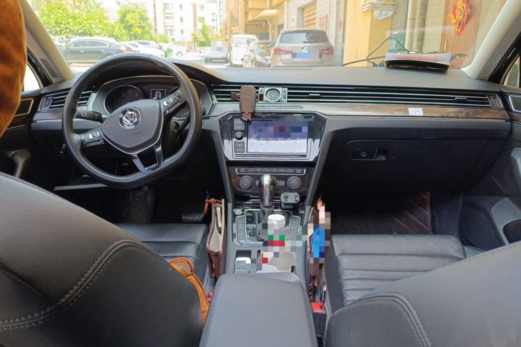 Used Volkswagen Magotan 2019 330TSI DSG Luxury Model China V Standard Center Console