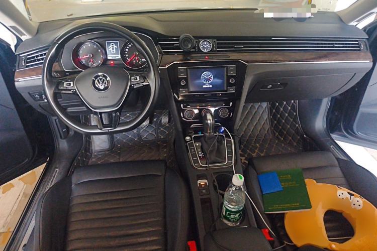 Used Volkswagen Magotan 2019 330TSI DSG Leading Model China VI Standard Center Console
