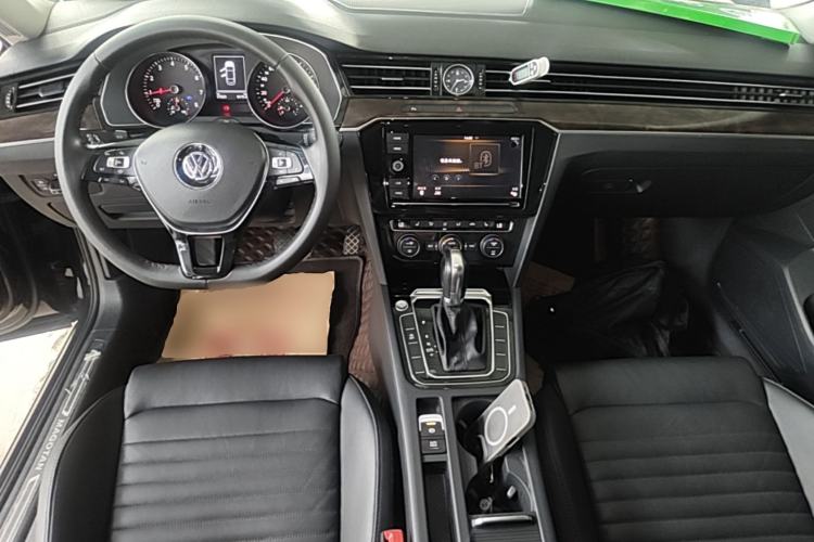 Used Volkswagen Magotan 2019 380TSI DSG Luxury Version China VI Standard Center Console