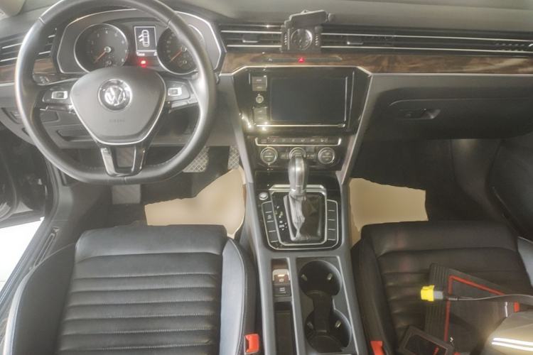 Used Volkswagen Magotan 2019 380TSI DSG Luxury Version China VI Standard Center Console
