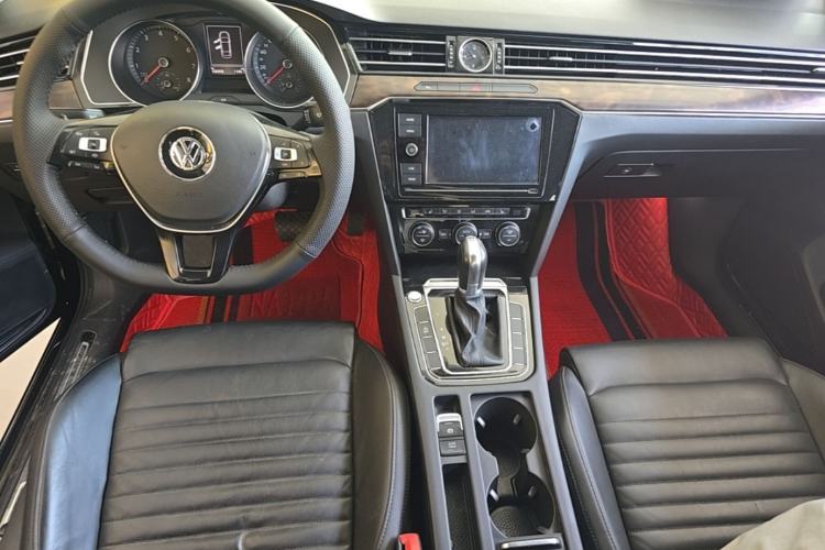 Used Volkswagen Magotan 2019 330TSI DSG Luxury Version China VI Standard Center Console