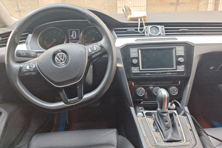 Used Volkswagen Magotan 2019 280TSI DSG Leading Model China V Standard Center Console