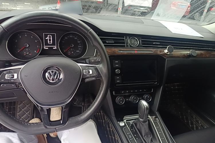 Used Volkswagen Magotan 2019 330TSI DSG Luxury Model China V Standard Center Console