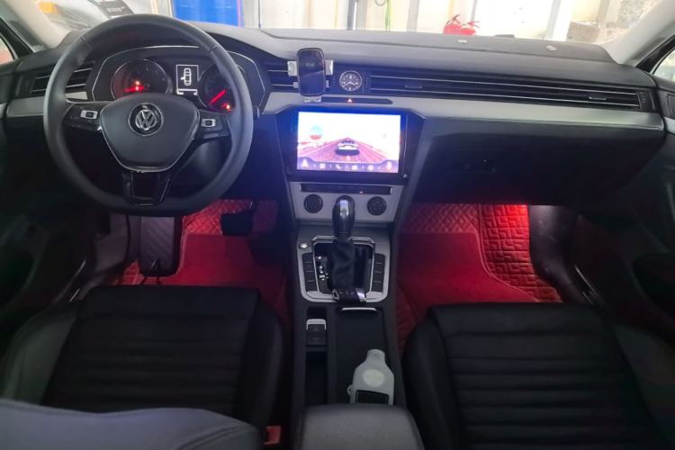 Used Volkswagen Magotan 2019 280TSI DSG Comfort Model China VI Standard Center Console