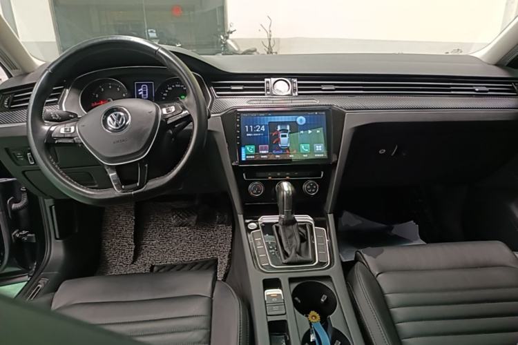 Used Volkswagen Magotan 2019 330TSI DSG Leading Edition China V Standard Center Console