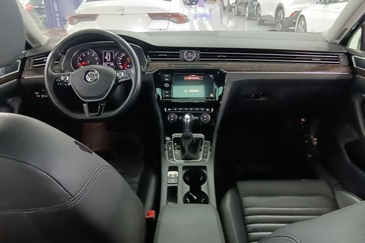 Used Volkswagen Magotan 2019 380TSI DSG Luxury Model China V Standard Center Console