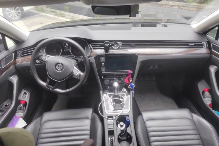 Used Volkswagen Magotan 2019 330TSI DSG Luxury Version China VI Standard Center Console