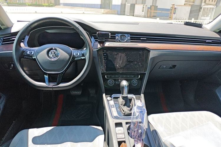 Used Volkswagen Magotan 2019 330TSI DSG Luxury Model China V Standard Center Console