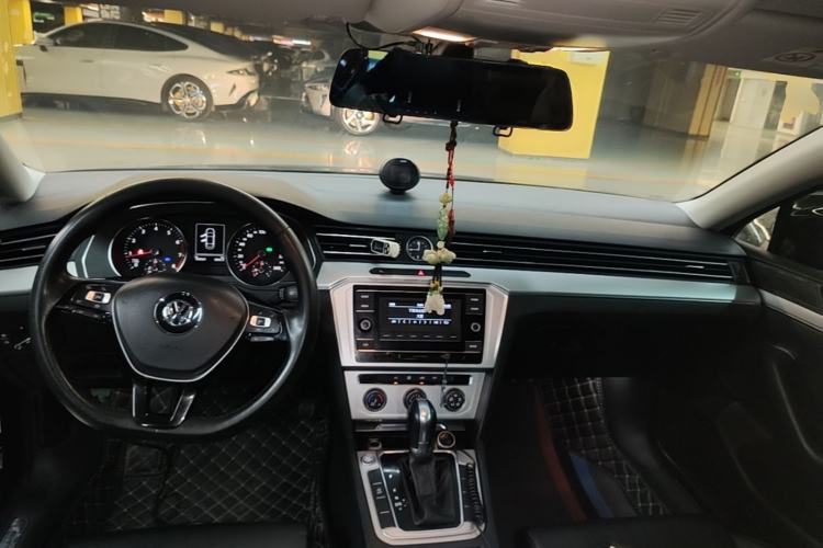 Used Volkswagen Magotan 2019 280TSI DSG Comfort Model China V Standard Center Console