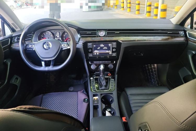 Used Volkswagen Magotan 2019 330TSI DSG Leading Model China VI Standard Center Console