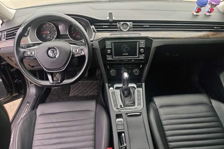 Used Volkswagen Magotan 2019 330TSI DSG Leading Model China VI Standard Center Console